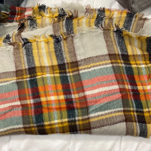 Oversized Blanket Scarf 💕 - Picture 2 of 2